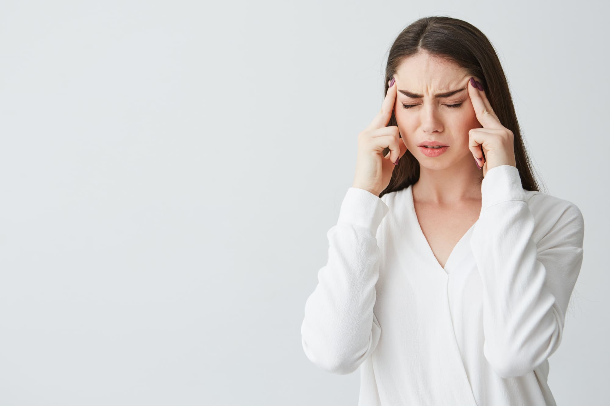 young-beautiful-brunette-businesswoman-holding-fingers-temples-frowning-from-pain-headache (1)